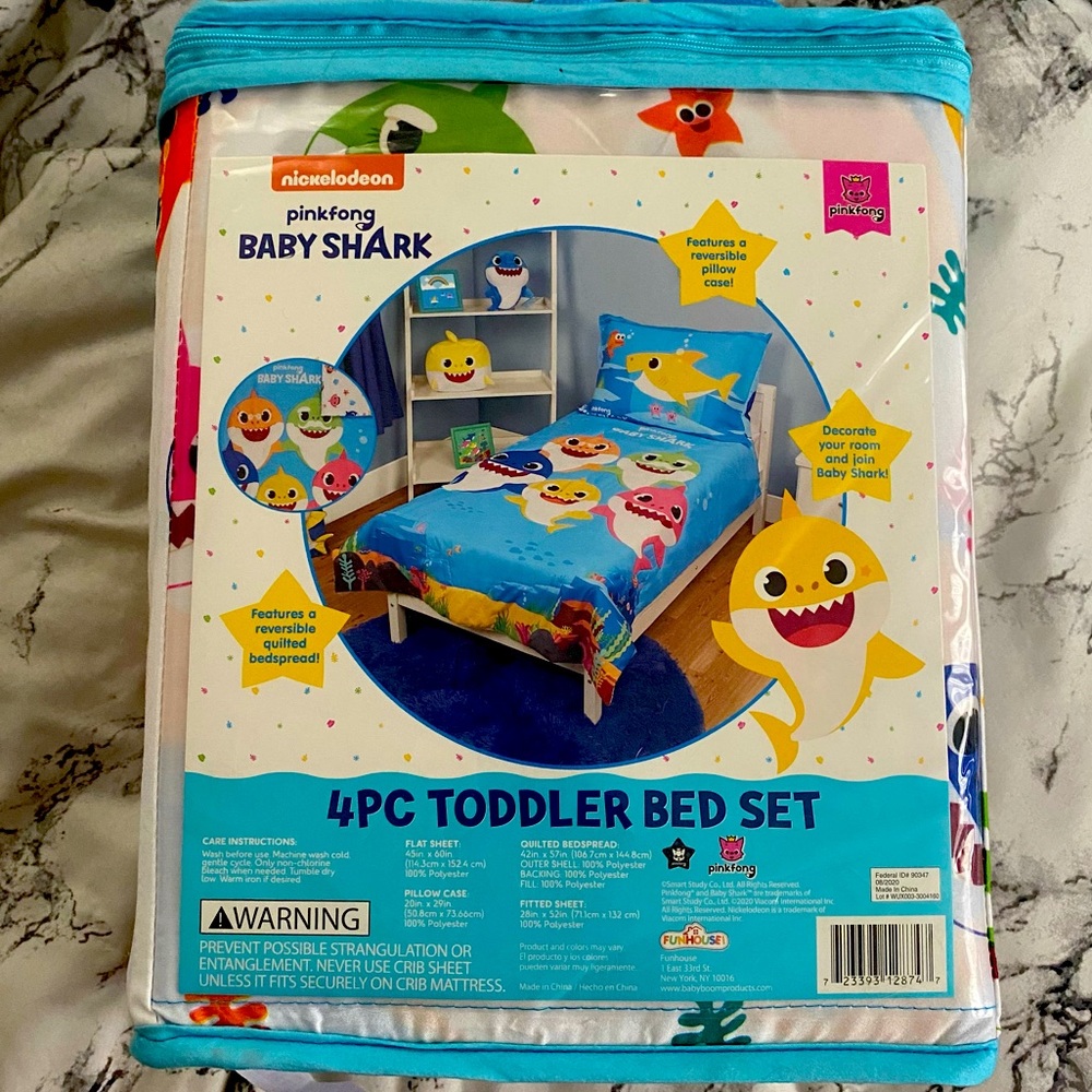Baby Shark Toddler Bedding NWT